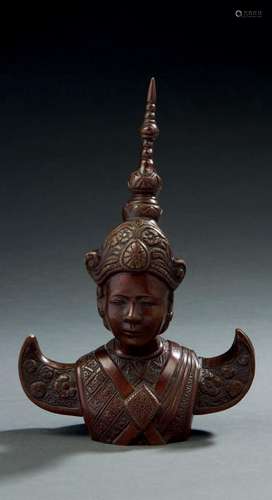 CAMBODGE, vers 1930  Buste en bronze de patine claire, repré...