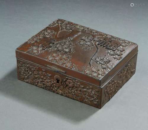 JAPON, vers 1900  Petit coffret en plomb de patine brun clai...