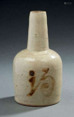 VIETNAM, Dynastie Trân, XIVe siècle  Vase bouteille en grès ...