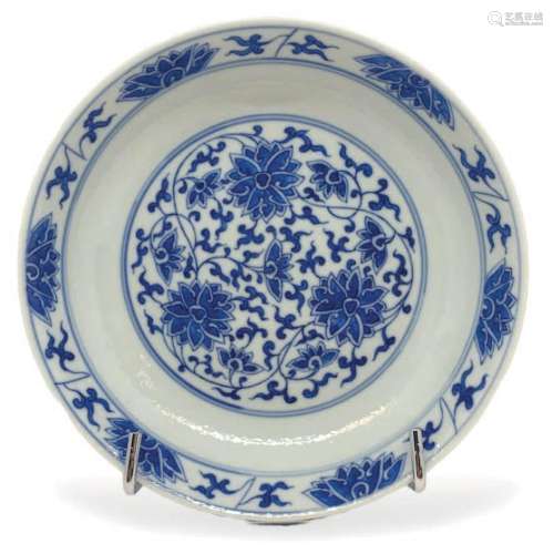 CHINE, XXe siècle  Coupelle en porcelaine bleu blanc à décor...