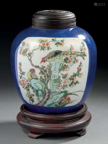 CHINE, fin du XIXe siècle  Pot à gingembre en porcelaine et ...