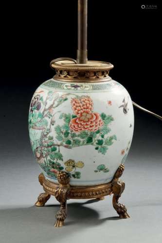 CHINE, époque Kangxi  Pot à gingembre en porcelaine et émaux...