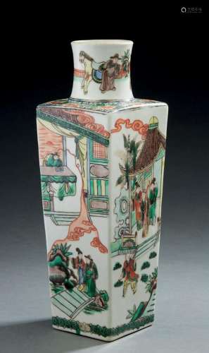 CHINE, XXe siècle  Vase quadrangulaire en porcelaine et émau...