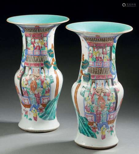 CHINE, CANTON fin XIXe siècle  Paire de vases Yenyen en porc...