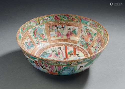 CHINE, XIXe siècle  Coupe en porcelaine de Canton, à décor e...