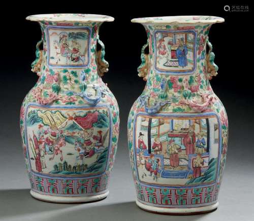 CHINE, CANTON fin XIXe siècle  Paire de vases de forme balus...