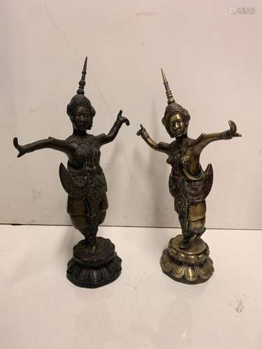 VIETNAM, Xxe SIECLE  Paire de statuettes en bronze l\'une à ...