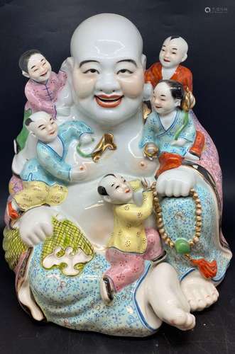 Chine, XXe siècle,  Bouddha assis souriant en porcelaine pol...