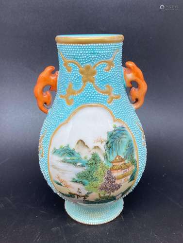 CHINE Petit vase balustre en porcelaine polychrome à décor d...