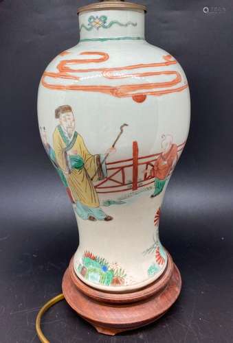 CHINE Vase balustre en porcelaine polychrome monté en lampe ...