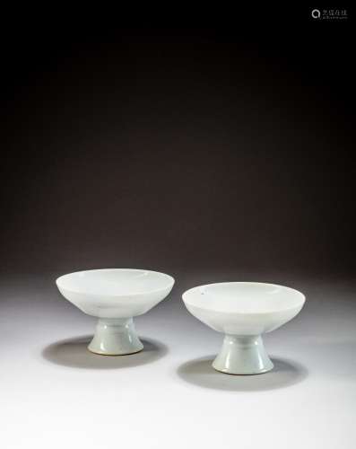 <br />
Two white-glazed stembowls, Early Qing dynasty, possi...