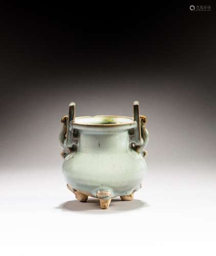 <br />
A ‘Jun’ handled tripod censer, Yuan dynasty | 元 鈞窰...