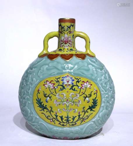 Yellow-bottomed bean green glaze holding moon bottle