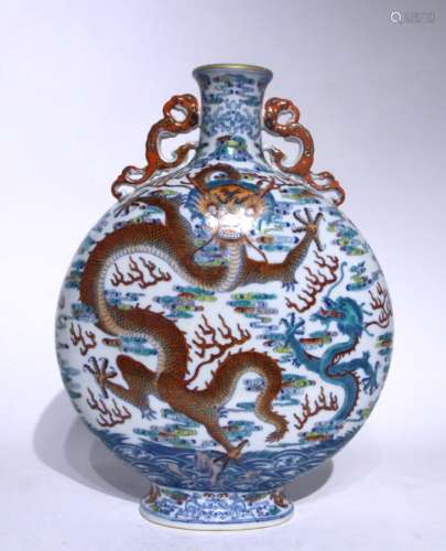 Fighting color dragon pattern holding the moon bottle