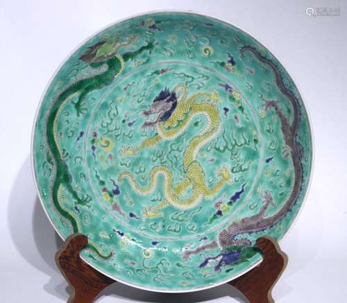 Plain tricolor plate with dragon pattern