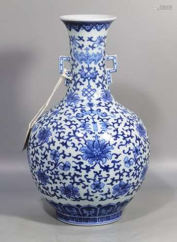 Blue and white Fushou twining lotus amphora