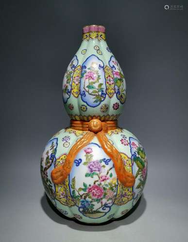 Foreign color filled white ball gourd vase,