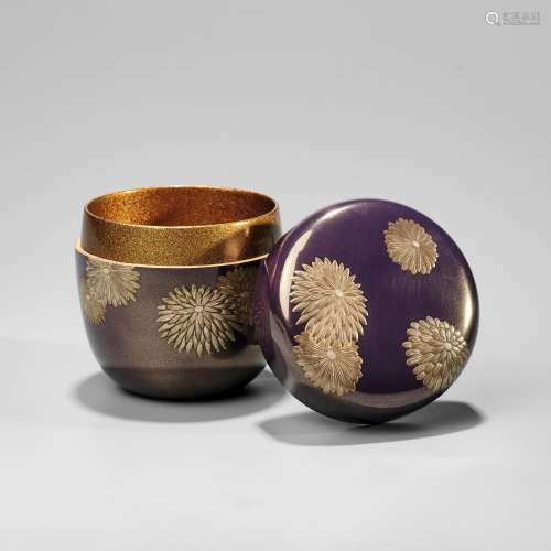 TAKESHI: A LACQUER NATSUME (TEA CADDY) WITH CHRYSANTHEMUM