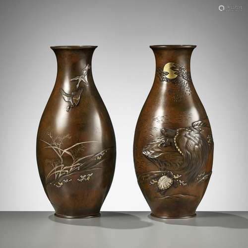 CHOMIN: A SUPERB PAIR OF INLAID BRONZE VASES WITH MINOGAME A...