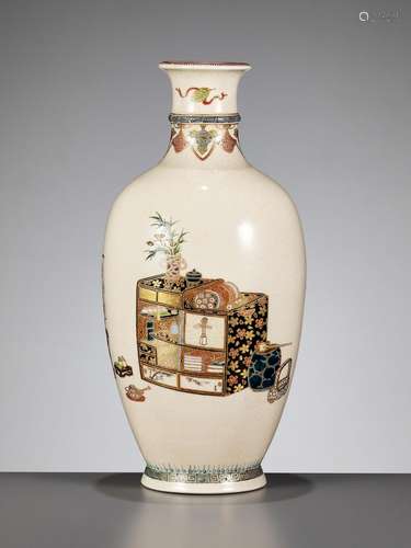 A FINE SATSUMA CERAMIC VASE WITH ‘HUNDRED ANTIQUES’ DESIGN