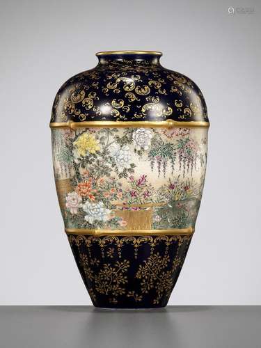 KINKOZAN: A FINE SATSUMA CERAMIC VASE WITH FLOWER MOTIF