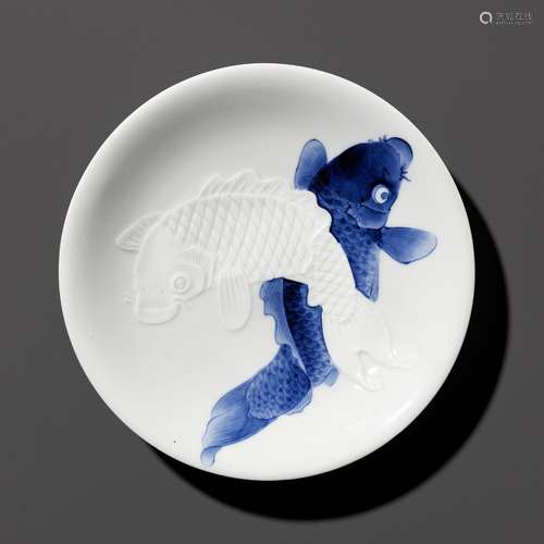 A FINE BLUE AND WHITE HIRADO PORCELAIN DISH WITH CARPS