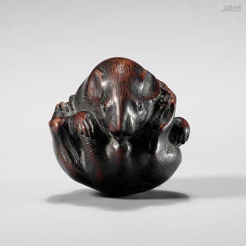 MINICHI: A RARE NAGOYA SCHOOL WOOD NETSUKE OF A COILED RAT L...