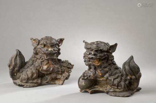 Paire de lions bouddhiques en bronze, Chine, fin du XIXe siè...