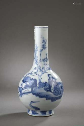 Vase bouteille en porcelaine bleu blanc, Chine, fin du XIXe/...