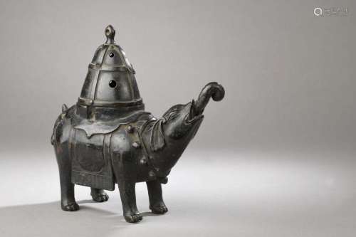 Brûle-parfum en bronze en forme d\'éléphant, Japon, XIXe siè...