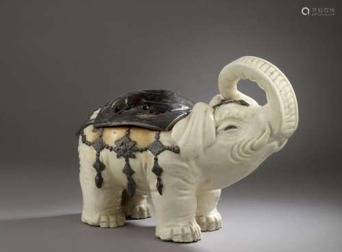 Brûle-parfum en grès en forme d\'éléphant, Japon, XIXème siè...