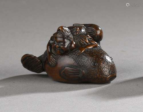 Netsuke en bois représentant Ebisu sur un poisson chat (fugu...