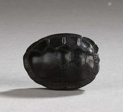 Netsuke en ébène représentant une tortue, Japon, XIXe siècle...