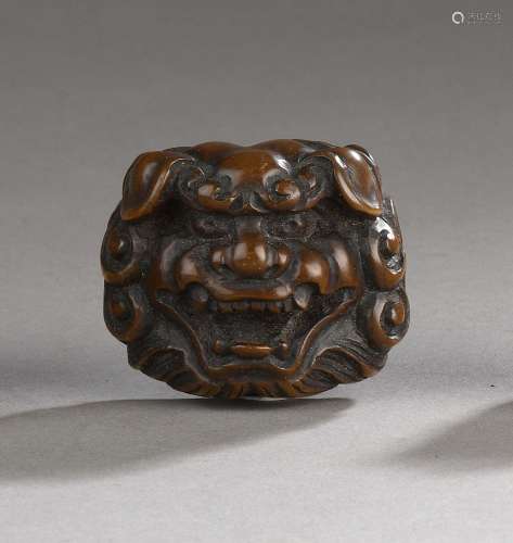 Netsuke en bois en forme de masque de shishi, Japon, XIXe si...