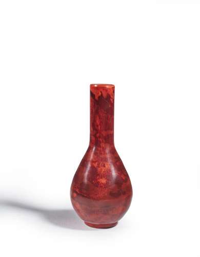 CHINE - XVIIIe-XIXe siècles
Vase bouteille en verre rou