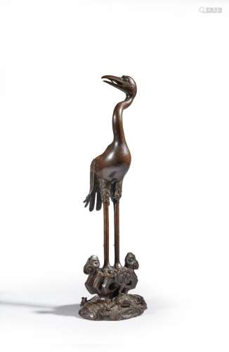 CHINE - XVIIIe siècle
Grande grue en bronze à patine br