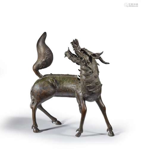 CHINE - XVIIe-XVIIIe siècles
Importante qilin en bronze