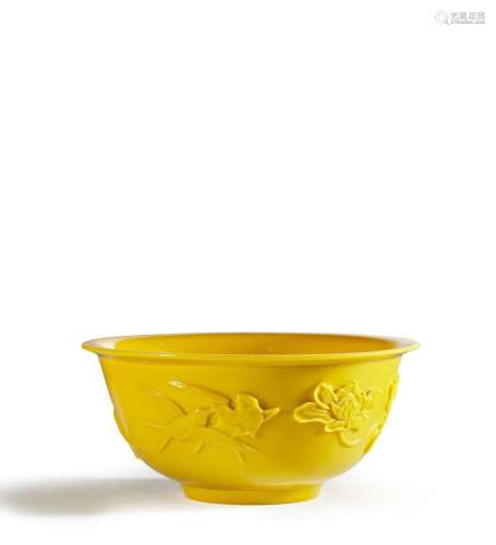 CHINE - XIXe siècle
Bol en verre de Pékin jaune, à déco