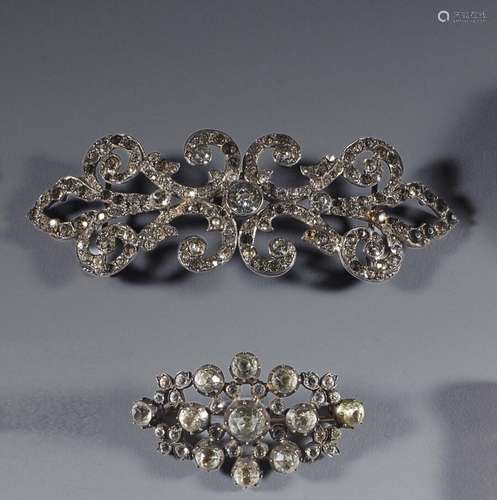 Boucle de ceinture fleurdelisée et broche en argent et