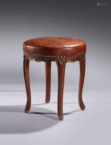 Tabouret en hêtre mouluré et sculpté, de forme circulai