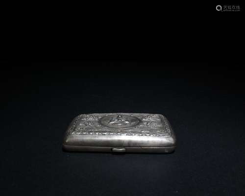 A SILVER CIGARETTE STORAGE CASE