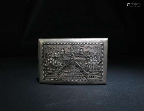 A SILVER CIGARETTE STORAGE CASE