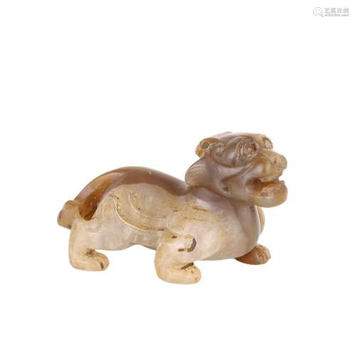 AN AGATE MYTHICAL BEAST ORNAMENT