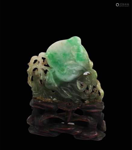 CHINESE CARVED JADE FIGURINE