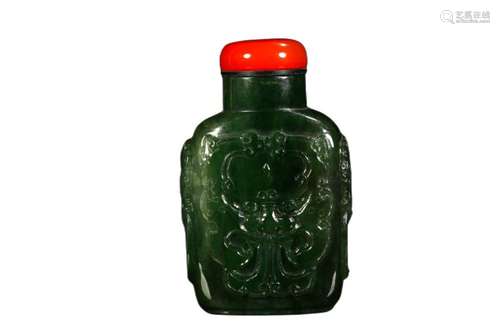 A KHOTAN SPINACH GREEN JADE SNUFF BOTTLE