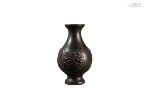 A BRONZE INCISED FLOWER VASE