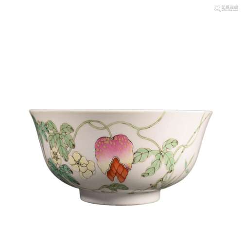 A FAMILLE ROSE FRUIT BOWL