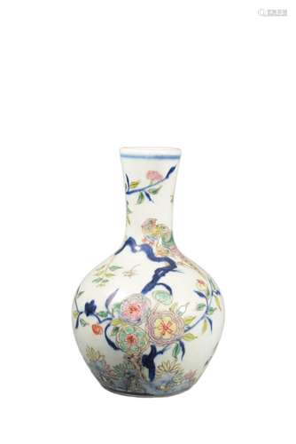 A BLUE AND WHITE WUCAI TIANQIUPING VASE