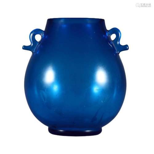 A BLUE GLASS DOUBLE-EARS ZUN VASE