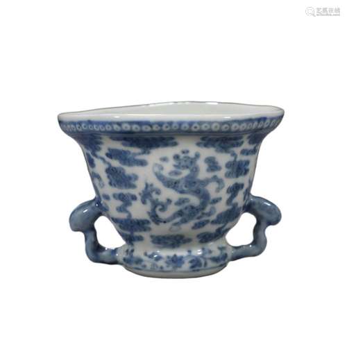 A BLUE AND WHITE DRAGON AND CLOUD TEA CUP